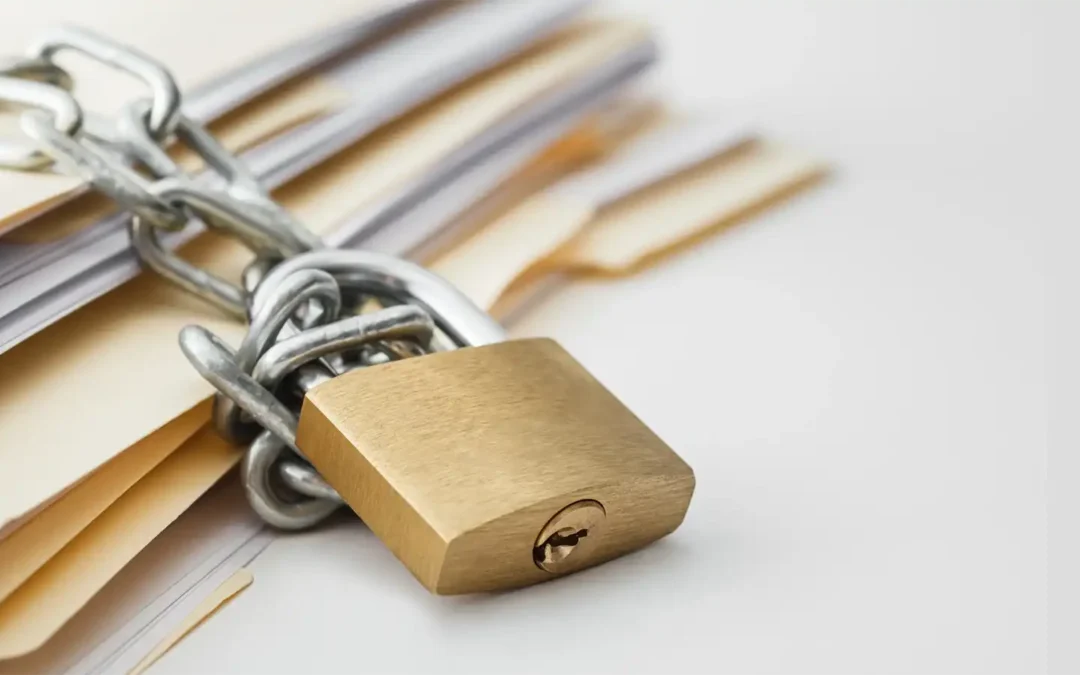 lock and chain photo for security